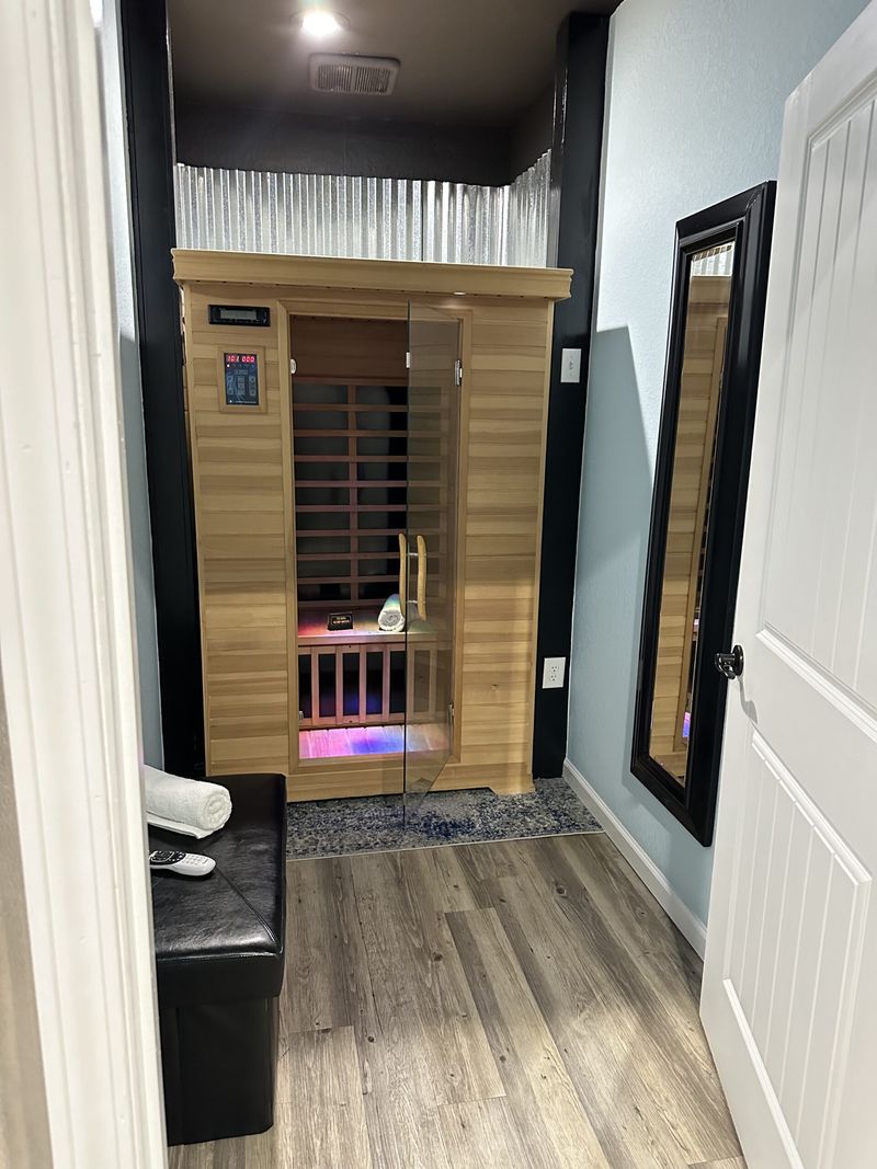 Single-person infrared sauna